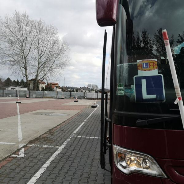 Mercedes Travego na Nauce jazdy w CSKALFA kategoria D