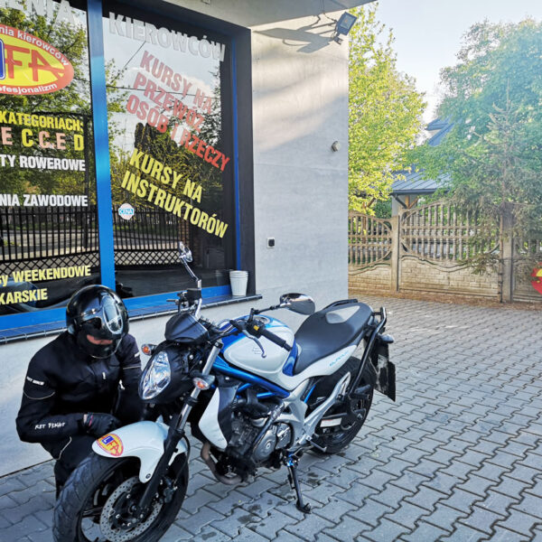 Motocykl Suzuki Gladius szkolenie motocykl w CSKALFA