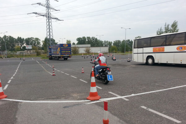 Szkolenie na Placu manewrowym ALFA Tesco Szkolenie na Placu manewrowym ALFA Tesco