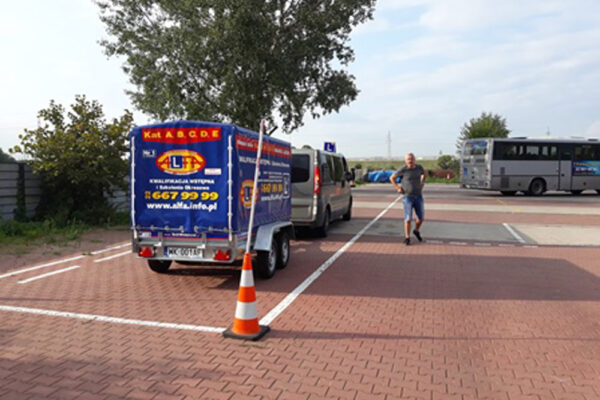 Szkolenie na placu manewrowym z przyczepa Szkolenie na placu manewrowym z przyczepa